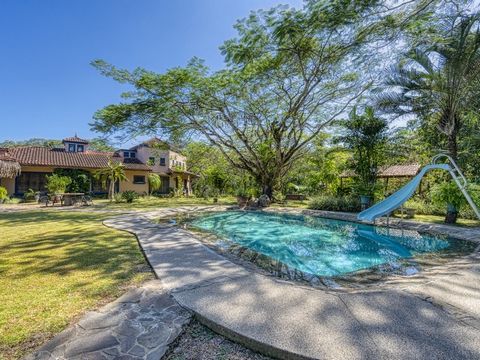 Welcome to 644 hectares of serenity. Finca Las Pavas is abundant in 2 things: space and luxury. The main house on this hacienda is 500 square meters, and the guest house is 200 square meters. Between the two buildings, there are 8 bedrooms and 10 bat...