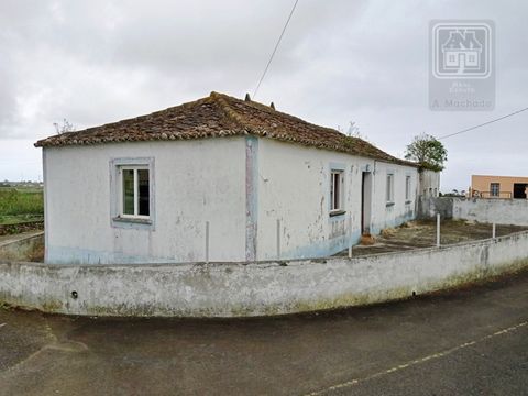HOUSE for SALE in the parish of Sao Bras, Praia da Vitoria, Terceira Island, Azores. 3 Bedroom House, built on one floor, with 58 m2 of total building area and located in a plot of land with 300 m2, located in the parish of São Brás, municipality of ...