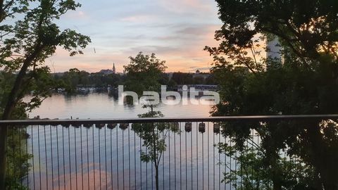 River Breeze Residence en Klīversala es un hito verdaderamente único de la silueta de la ciudad, ubicado en la orilla del Daugava. Los apartamentos Premium ofrecen vistas panorámicas a la antigua Riga y su torre. Situado justo en el corazón de Riga y...