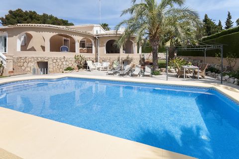 Set in Jávea 6 km from Arenal Beach, this nice house offers accommodation to 6 people. If the beach and the sea is what you're searching for, you will be able to explore lots of nice beaches nearby. Just to mention a few: Cala Ambolo, Playa de la Gra...
