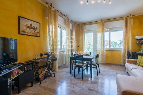 Nous proposons à la vente un grand appartement situé dans le quartier Fontanelle à Riccione. La propriété dispose d'un salon spacieux avec cuisine dînatoire et d'un grand séjour avec balcon. Les terrasses habitables sont idéales pour des moments de d...