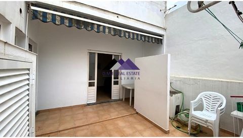 Fantastic second-line apartment, just 150m from the famous Monte Gordo Beach. Apartment located on the ground floor comprising entrance hall with built-in wardrobe, two bedrooms, one with built-in wardrobe, bathroom with bathtub, living room, kitchen...