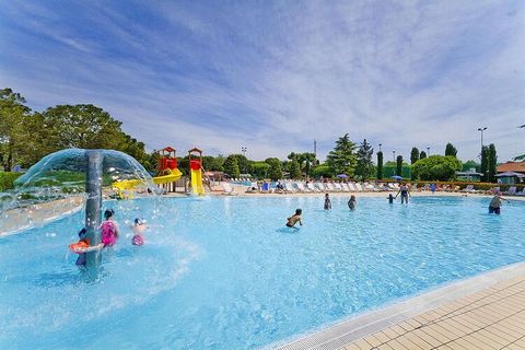 Practically equipped mobile homes, surrounded by green spaces, about a kilometer outside Peschiera and 1,000 meters from the lake. The holiday park is closed to cars, so even small children can play safely. There are bungalows and apartments in the a...