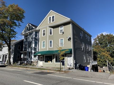 $136K rental income turn-key investment in Brookline/Chestnut Hill: 4-unit are fully leased(1st w/retails, 2nd/3rd/4th w/residential), 4 off-street parkings at the back of the building. Young roof, vinyl siding, separated utilities, heating by gas. L...