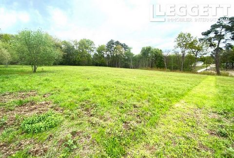 A25782DFA24 - Attractive 2238 m² building plot. G1 soil survey and sanitation completed. Possibility of purchasing adjoining plot. 10 minutes from Périgueux and 3 minutes from the AUCHAN shopping area. Information about risks to which this property i...