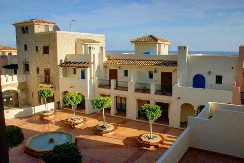755/5000 Appartements de 2 chambres à vendre à Villaricos, Almería. Incroyable 2 chambres appartements rez de chaussée sont situés dans la communauté privée sécurisée de Harbour Lights. La propriété a les qualités les plus élevées, armoires avec miro...