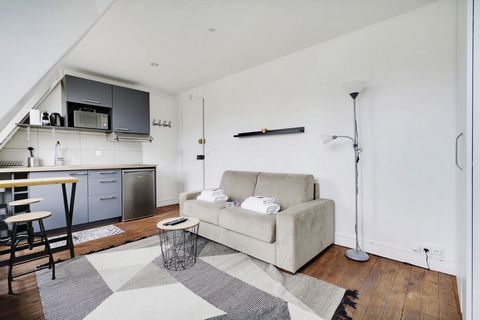 This beautiful studio apartment has been refurbished and decorated with taste and is located on the 7th floor of a typical Parisian building (without lift). In the heart of Paris, this 18 m2 studio is composed of : - A living room with a sofa - A ful...
