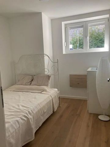 For rent here is a beautiful 2-room basement apartment in Stuttgart. The apartment has a total living space of 79 square meters and is divided into a large living - and dining area, the bedroom with double bed, as well as a bathroom and the terrace. ...