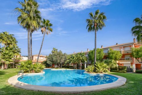 Mooi en comfortabel appartement in Javea, Costa Blanca, Spanje voor 4 personen. De woning ligt in een residentiële omgeving, op 1 km van het strand van La Grava, Javea en op 1 km van Mediterraneo, Javea. De woning heeft 2 slaapkamers en 2 badkamers. ...