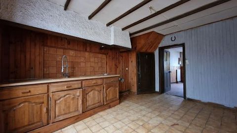 EXCLUSIVE In the commune of Le Nouvion En Thiérache with shops, school and college. Townhouse. It is composed of an entrance, dining room, living room, kitchen and 4 bedrooms. Convertible attic of about 50 m2, outbuilding... Flat and enclosed land of...