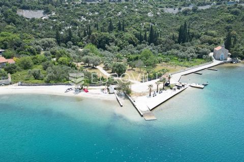 Slano, a stone ruin of a house for complete renovation with a floor plan of about 70 m2, surrounded by greenery and silence in a position 100 meters from the sea with beautiful beaches. The stone house is located on construction land with a total siz...