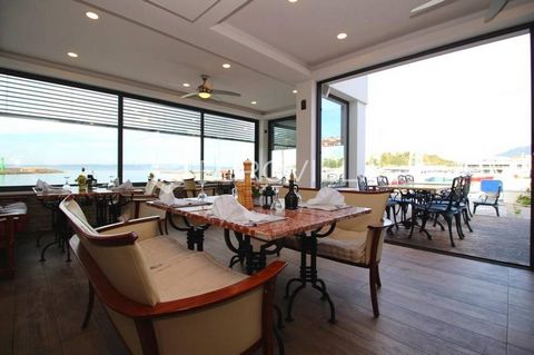 Novi Vinodolski, catering business premises and an apartment on the top floor of the NKP, 230 m2, is located right on the sea. The office space consists of a hall that is located above the sea, a space intended for the kitchen, a storage room, a bar,...