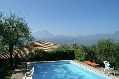 Located in Torri del Benaco, this villa with 3 bedrooms and beautiful views of the mountains and green nature gives a peaceful vacation. It can accommodate a group of 8 or families with children and offers a private swimming pools and air conditionin...