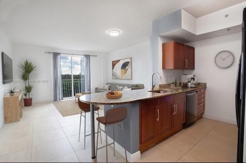 Experience the ultimate urban lifestyle in Downtown Dadeland! This gem of a unit is located just a few blocks from Dadeland Mall and the Metrorail, surrounded by dining, nightlife, and shops. It features a spacious main bedroom with a walk-in closet ...