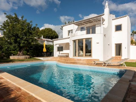 Discover your new home in this stunning 4-bedroom villa, completely renovated and strategically located in a premium and exclusive area of Vilamoura. This is a haven of tranquillity, where you can enjoy a serene environment, but it is close to all se...