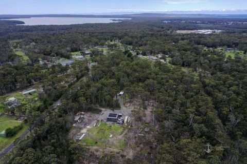 This property is nestled on the idyllic south coast, 2 minutes from Swan Lake and amongst the tall gums of Sussex Inlet, ensuring you can take full advantage of all that nature has to offer. This 20 acre property is perfect for those looking for thei...