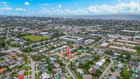Step Inside this incredible SHOREWOOD Home in East Deerfield Beach, Newly Renovated and Impeccably Maintained Coastal Home located on an Oversized Corner Lot, just minutes from the sandy ocean front beaches. Bring your RV or Boat and still have room ...