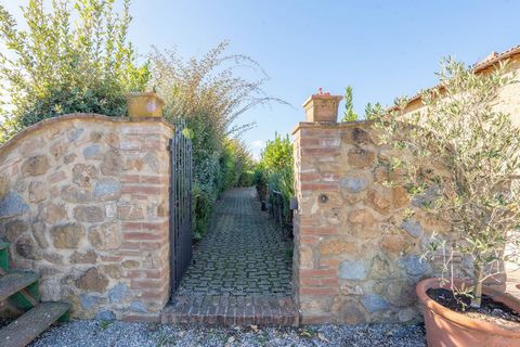 A few kilometers from Pienza - registered on the UNESCO World Heritage list - and exactly in Trequanda, Coldwell Banker Gruppo Bodini is pleased to offer an enchanting and independent portion of a farmhouse of approximately 149 square meters surround...