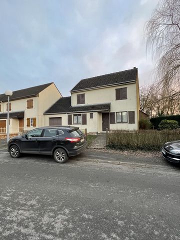 In exclusivity, located in a sought-after area 10 minutes from BELGIUM, WATREMEZ IMMOBILIER presents this pretty pavilion on a complete basement (70m2) offering beautiful volumes. There is an entrance hall opening onto a living room of 41m2, equipped...