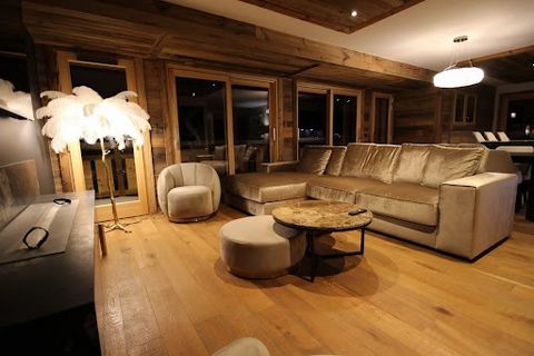At the foot of the slopes, a stone's throw from the ski lifts, the tourist office and shops, this new BIOTOPE – ASPEN Immobilier signature offers an intimate setting with striking views! Within this residence, 13 apartments with neat finishes with in...