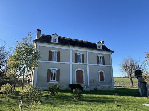 Summary Impressive house with garden, situated in a small hamlet near Chalais in the Charente. This is a spacious semi-detached house with garden 2000m2, with nice views over the fields. The house needs updating and finishing off inside, the roof is ...