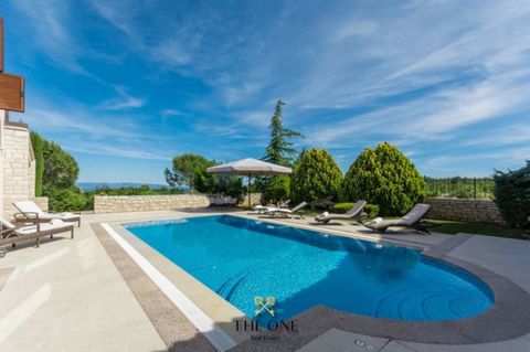 Luxury villa with private pool in a small tourist town in Istria, only 25 km from the beautiful historic city of Pula. The magnificent villa exudes first class elegance and unique exterior and interior. The villa is a reflection of an elegant combina...