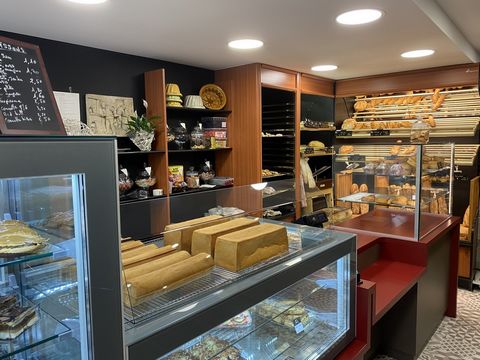 Le cabinet Provimo vous propose à la vente au centre ville de Thann : Un fond de commerce de boulangerie, bar et restauration rapide ainsi que ses murs commerciaux. CA moyen des 3 dernieres années de plus de 180 000 €, excellent EBE (Bilan sur RDV) L...