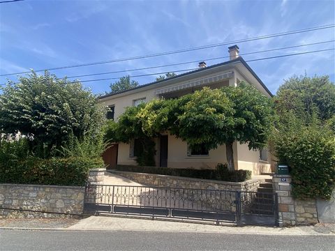 A beautiful house overlooking the bastide town of Villefranche du Rouergue, south east facing, in quiet location but not overlooked. This property consist of two flats in a residential area and has a great potential for rental income. The ground floo...