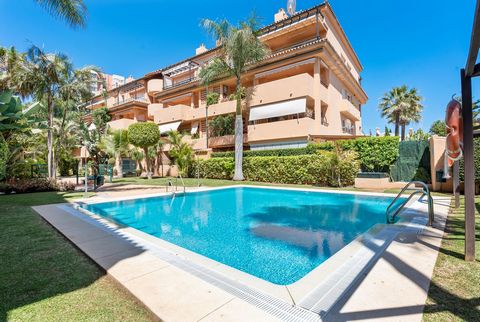 Located in Las Chapas. Fantastic apartment in a beachside urbanisation - 100 m to beach! Residencial Playa Alicate is located the third row from the beach and located in El Rosario, East Marbella. The complex is completely gated with the security gua...