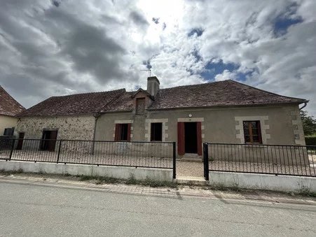 This very well-maintained house has a manageable garden, and sits in a village less than 10 minutes' drive from the lively little town of Chaillac. It is move-in ready, with oil-fired central heating. The decor is tidy, requiring perhaps a lick of pa...