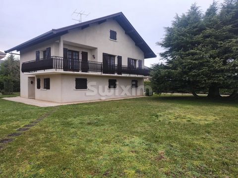 Ref 67664FV: Vallières, House of 133 m2, on land of approximately 1650 m2 entirely enclosed and planted with trees. On the ground floor: a bedroom, an office, a laundry room, and a garage of 35 m2. On the 1st floor: a closed kitchen, a living room wi...