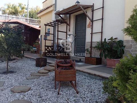 We offer for sale in Torchiara a splendid portion of a two-family villa. The solution is located in an ideal position, a short distance from Agropoli and the main services, while offering tranquility and convenience. The property is on the ground flo...