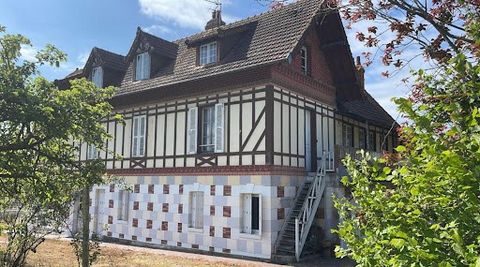 14800 1 Km from Deauville-Trouville, as a house, rue du Docteur Lainé in Touques, In an old property of charm in complete renovation, duplex apartment crossing double exposure. The residence will be PMR standards. A garden of 32.42 m2 facing south co...