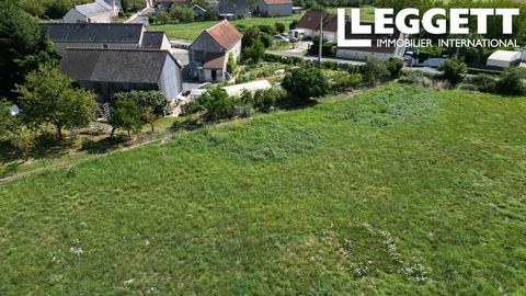 A23542SOE37 - A flat piece of land on the edge of the village. The village is close to the historic city of Loches with schools, shops, commerce and medical facilities, as well as an historic chateau and keep. A fantastic opportunity to create a smal...