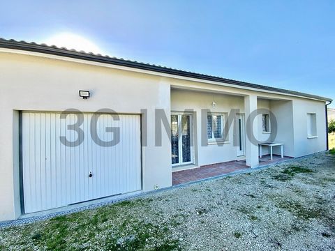 New single-storey house T4 with stunning views on a plot of land of 2100 m². It has a bright living room of 28.61 m² opening onto a fitted kitchen and a pantry, A night part composed of two bedrooms of respectively 11.85 m² and 11.48 m², a shower roo...