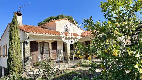 Close to the city center of LAROQUE DES ALBÈRES, beautiful villa of traditional construction, composed of an entrance, a very bright living room, a separate kitchen, two bedrooms on one level with bathroom and a separate toilet; Upstairs a large bedr...