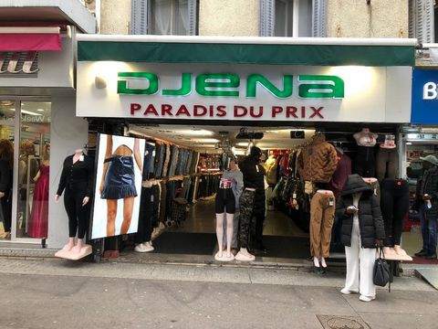 THE LE TUC IMMO-BONDY AGENCY OFFERS YOU THIS REAL GOOD DEAL TO VISIT QUICKLY - ADDRESS: 68 RUE DE LA REPUBLIC - SAINT-DENIS THIS STORE GIVEN ITS LOCATION WILL GUARANTEE YOU A SIGNIFICANT TURNOVER IN ALL TYPES OF BUSINESS A LARGE STORE OF 186M2 - CURR...