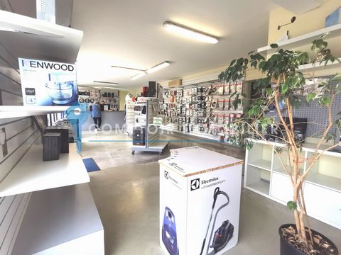 BEZIERS Zone Artisanale et Commerciale Montimaran A vendre fonds de commerce de pièces détachées et réparation d'appareils électroménagers, d'une surface totale de 220m2. Il se compose d'un magasin de 75m2, d'un bureau (+ repos) de 20m2, d'un espace ...