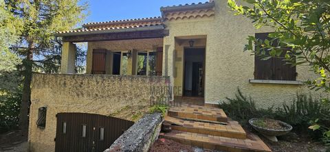 Nestled at the foot of Mont Ventoux in the commune of Villes Sur Auzon, ochre lands, where vineyards and cherry trees stretch as far as the eye can see. On the heights of this typical Provençal village, we offer you in EXCLUSIVITY, a villa to renovat...