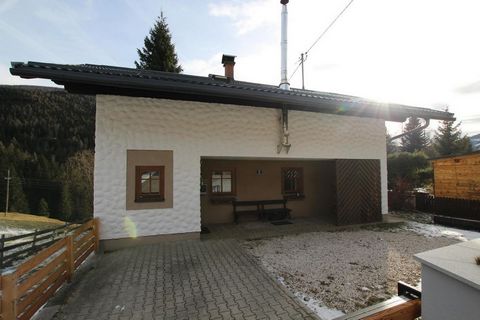 Sunny, well-kept house with multiple uses in St. Oswald in the municipality of Bad Kleinkirchheim! With a total of 3 bedrooms, an additional room as a guest room or study and 2 bathrooms spread over 133 m² of living space, this house offers plenty of...
