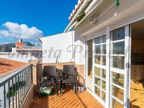 Townhouse for long term rent in Sayalonga, 1 bedroom, 1 bathroom, terrace and lovely views.
