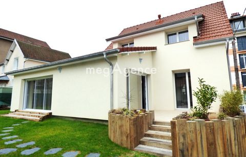 BRAND NEW HOUSE In the heart of a small town in the Vosges region (Grand Est), with rapid access to Nancy-Metz motorway and the ski resorts of Gérardmer and La Bresse, settle into a modern house with high-end finishes, achieved early 2024 with a ten-...