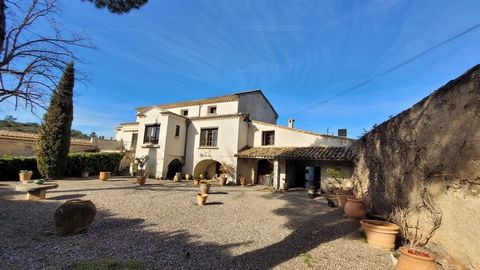 Lovely hamlet (no shop) just 5 minutes from Autignac and Laurens (villages with all shops and restaurants), 25 minutes from Beziers and 30 minutes from the coast. Beautiful and spacious character home (former winegrowing property dating from the midd...