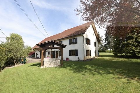 This farmhouse renovated in 2014 with a lot of know-how and taste on a plot of 1600 m2 is located in a small coquettish and peaceful village 300m from the Swiss border. It offers 240 m2 of living space and convertible attic of 140 m2. Its southern ex...
