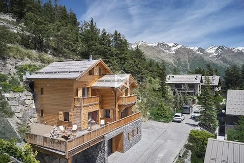 Located in the heart of Auron, this chalet benefits from optimal sunshine and a panoramic view of the area. This chalet has been specially designed to accommodate an entire family looking to get away from it all and fully enjoy the area, whether in s...