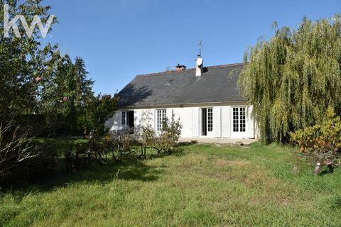 HOUSE 10 ROOMS 190 M2 WITH TERRACE - AMBOISE Quiet, 10 minutes walk from the city center of Amboise. Detached house not overlooked, offering beautiful volumes and an enclosed garden with terrace. 4 bedrooms and an office on one level, 3 additional be...