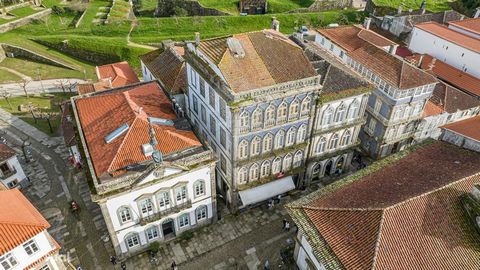 Fantástico Prédio Histórico no coração da Muralha de Valença - Portugal