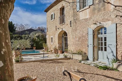 This peaceful early 18th century “mas” steeped in history is located in the heart of Paradou, a keenly sought-after village in the delightful Alpilles area. Formerly home to renowned artist Marius Breuil, it offers 510 sqm of living space renovated b...