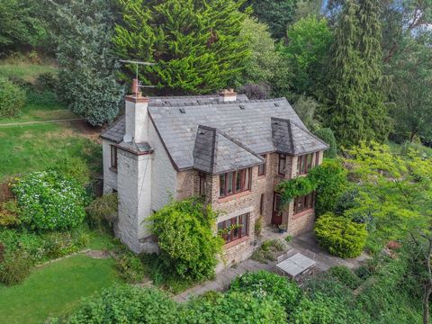 This beautiful period home is positioned along the Wye Valley overlooking the iconic River Wye and stunning countryside beyond. This wonderful four-bedroom stone built property sits in an elevated position, sitting beautifully within the natural, nat...