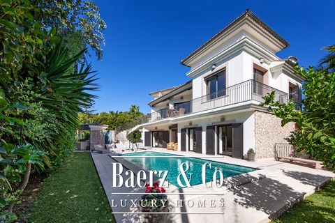 This elegant villa is located within walking distance of the port of Port Andratx and offers magnificent sea and harbor views. The property stands on a plot of approx. 650 m², has a constructed area of approx. 350 m² and is distributed over three lev...
